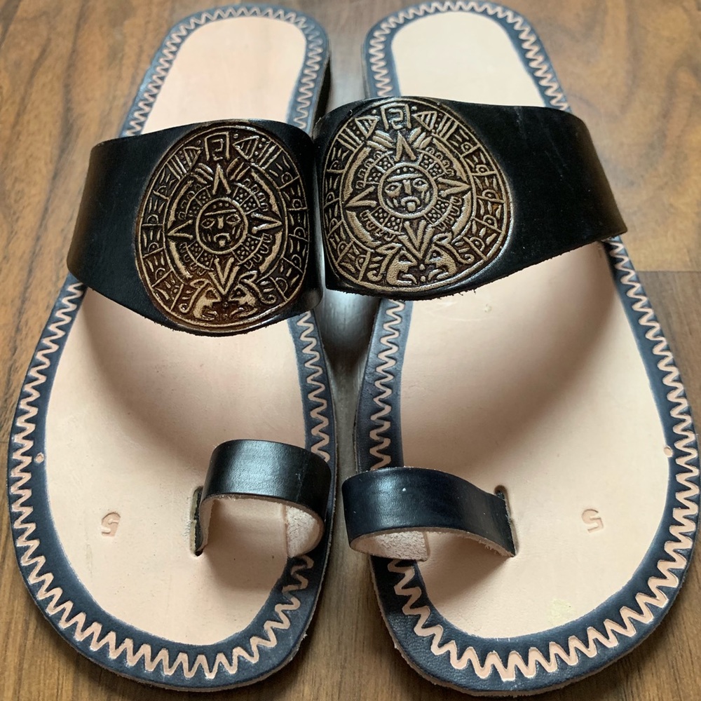 ✔️ BEAUTIFUL Hand Made  LEATHER CARVING Sandals